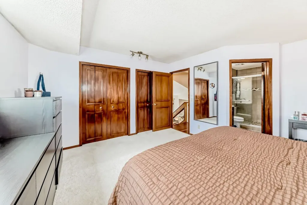 118 Sandpiper Way NW Calgary AB T3K 3P5