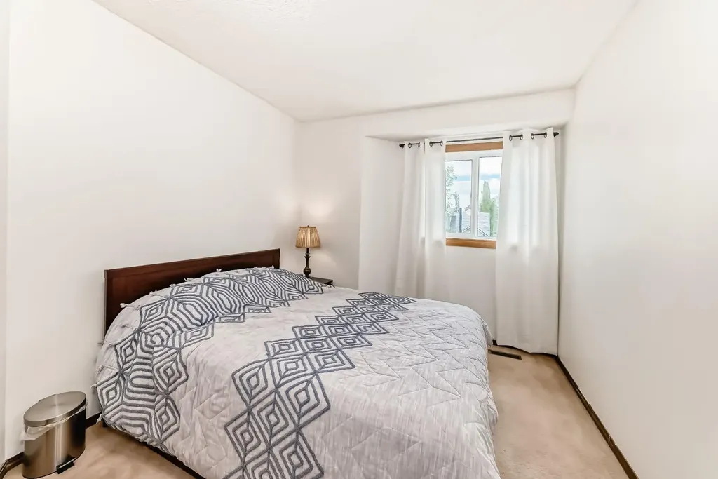 118 Sandpiper Way NW Calgary AB T3K 3P5