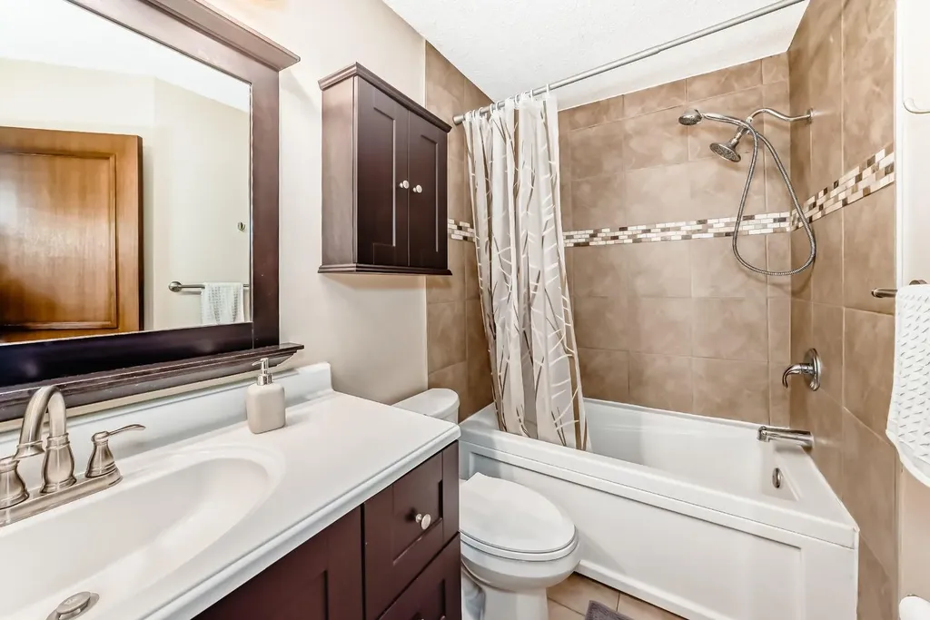 118 Sandpiper Way NW Calgary AB T3K 3P5
