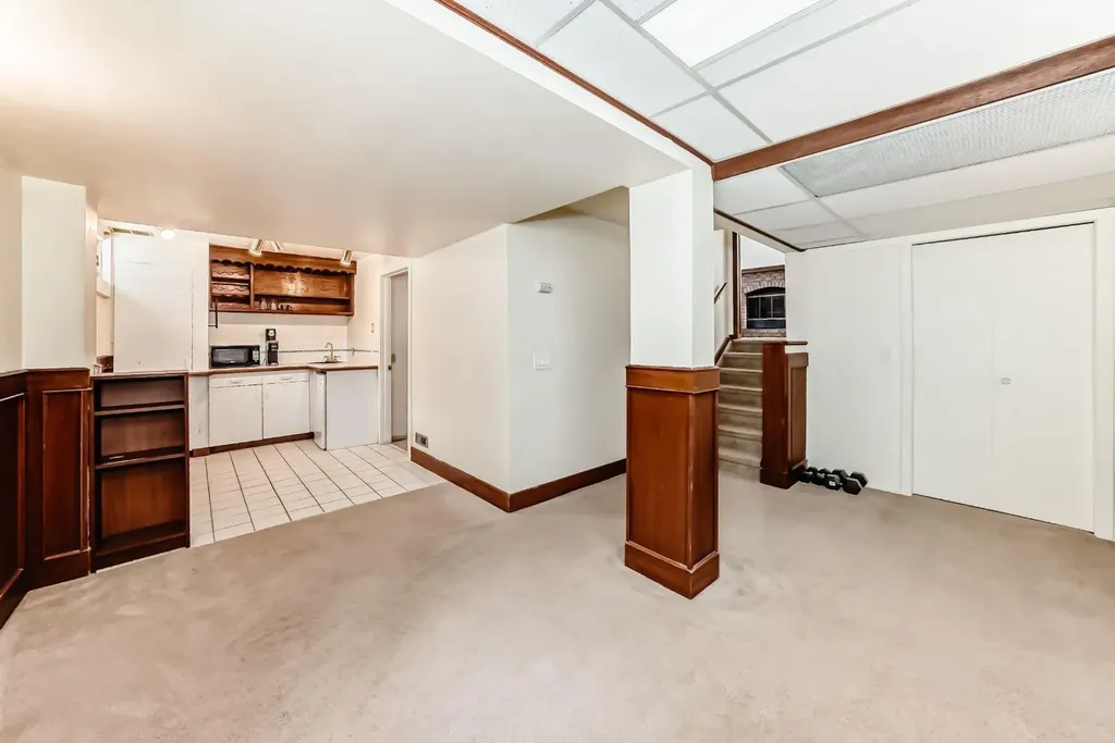 118 Sandpiper Way NW Calgary AB T3K 3P5