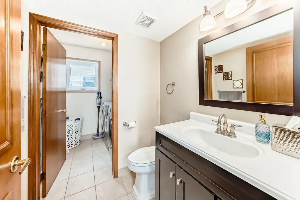 118 Sandpiper Way NW Calgary AB T3K 3P5