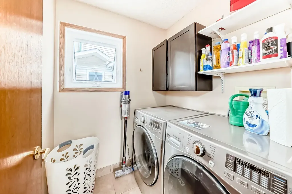 118 Sandpiper Way NW Calgary AB T3K 3P5