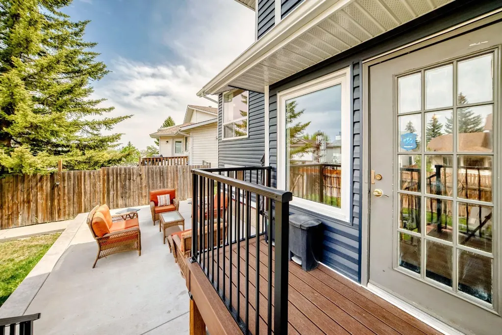 118 Sandpiper Way NW Calgary AB T3K 3P5