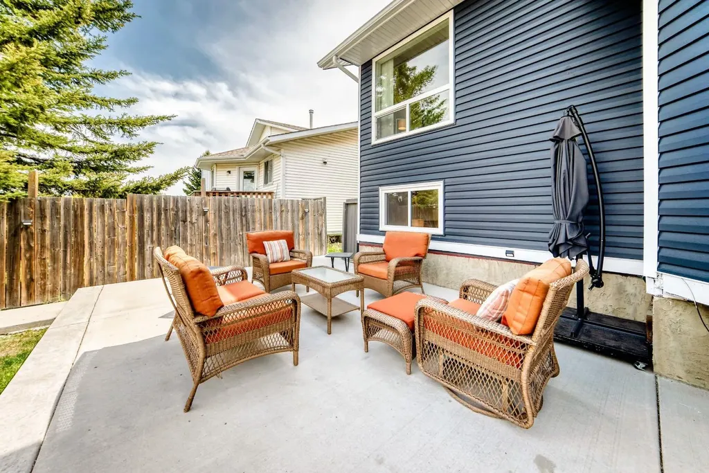 118 Sandpiper Way NW Calgary AB T3K 3P5