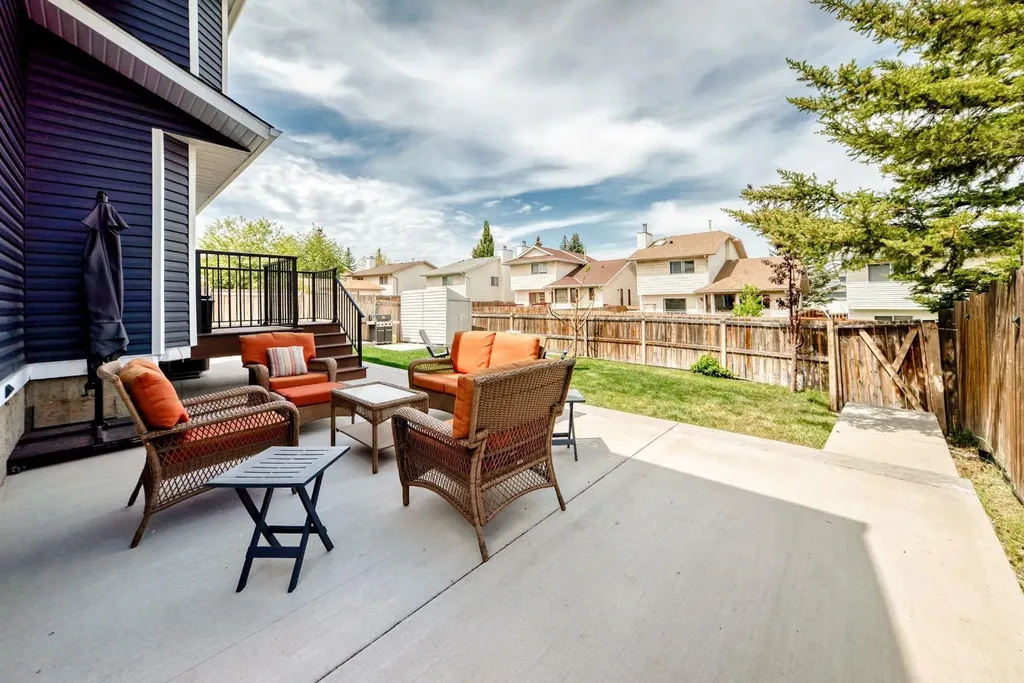 118 Sandpiper Way NW Calgary AB T3K 3P5