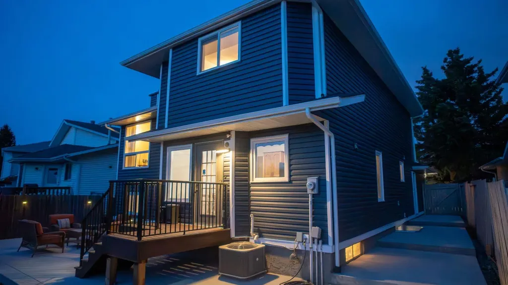 118 Sandpiper Way NW Calgary AB T3K 3P5