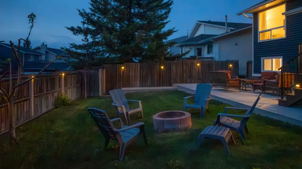 118 Sandpiper Way NW Calgary AB T3K 3P5