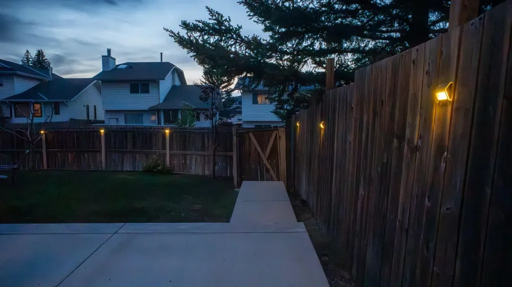 118 Sandpiper Way NW Calgary AB T3K 3P5