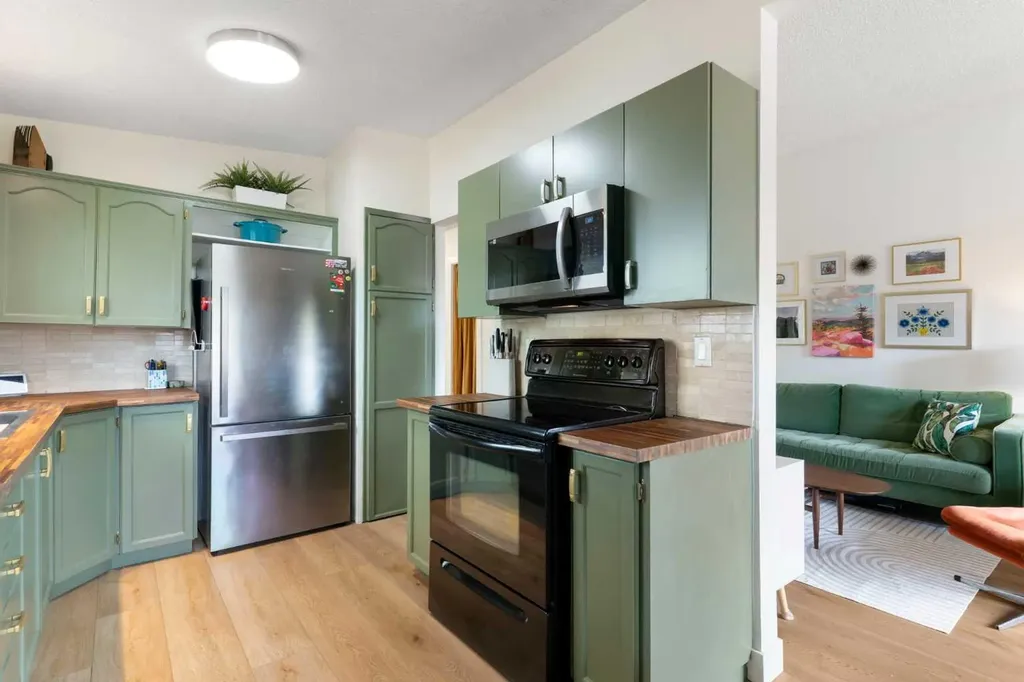 7612 35 Avenue NW Calgary AB T3B 1T5