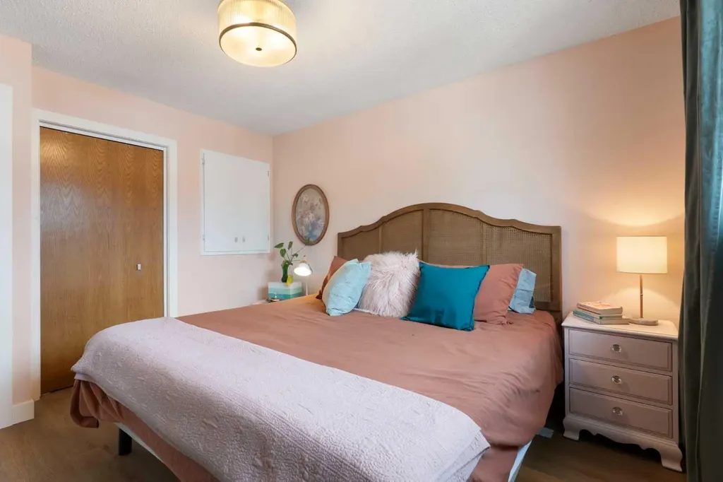 7612 35 Avenue NW Calgary AB T3B 1T5