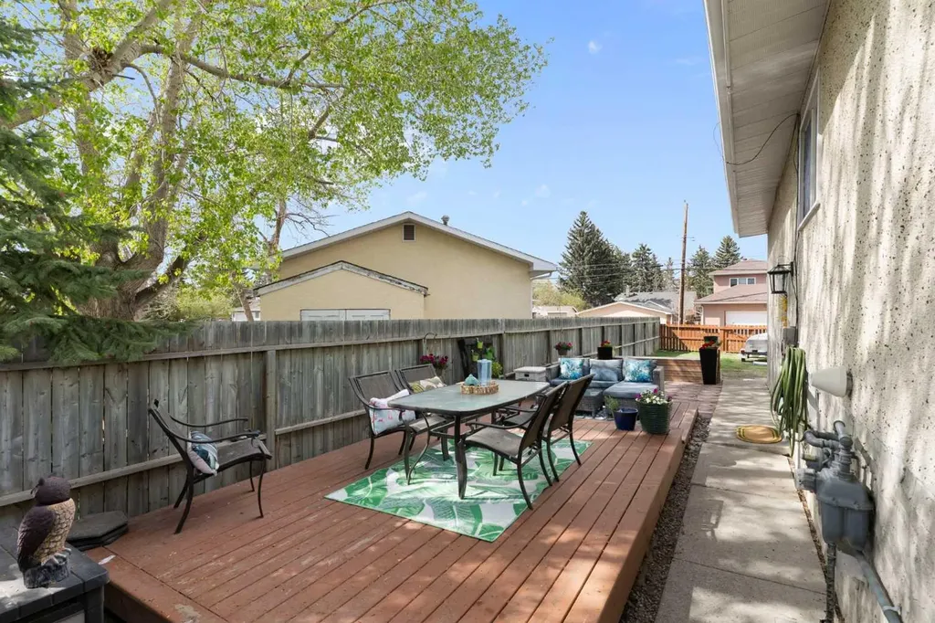 7612 35 Avenue NW Calgary AB T3B 1T5