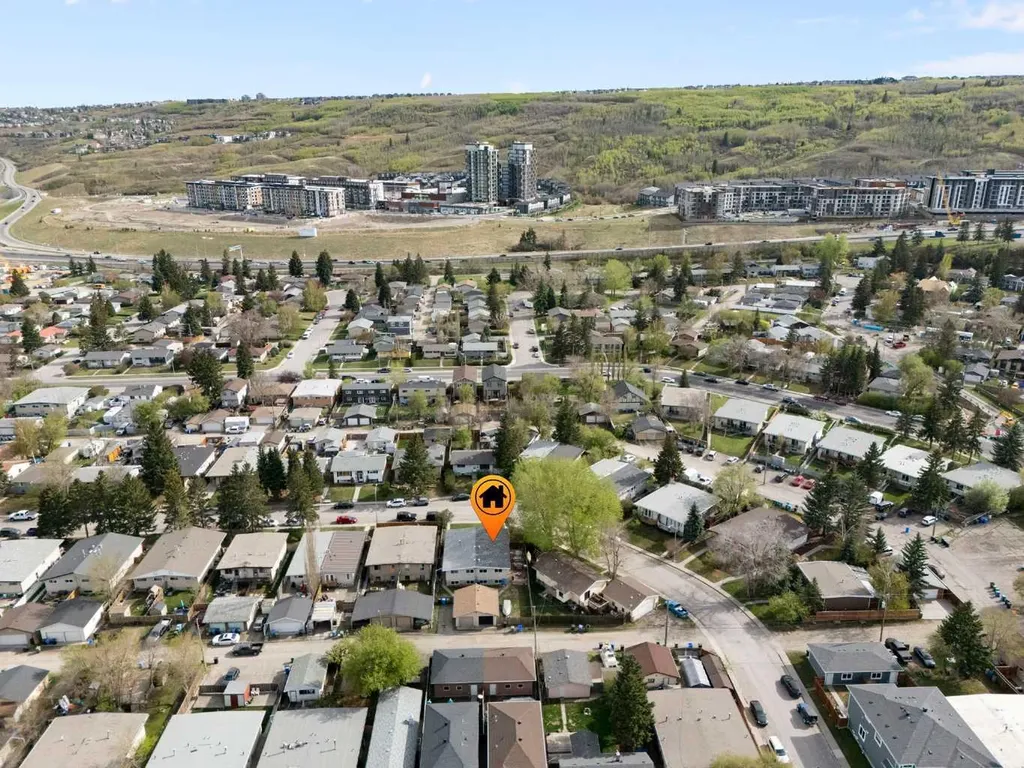 7612 35 Avenue NW Calgary AB T3B 1T5