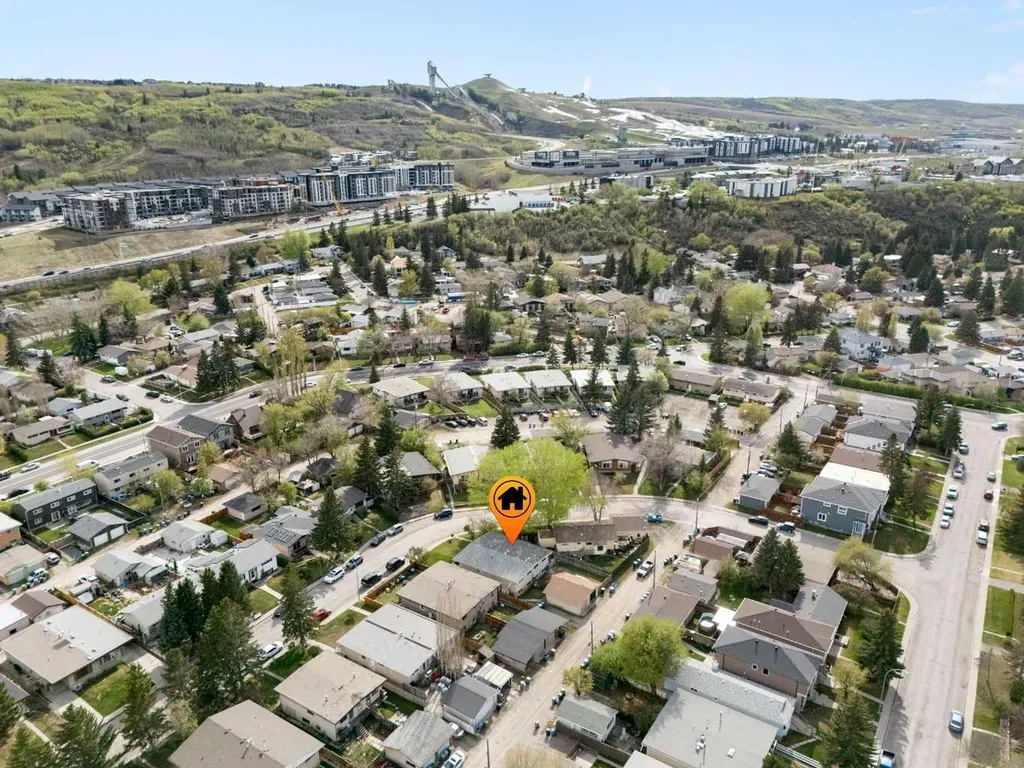7612 35 Avenue NW Calgary AB T3B 1T5
