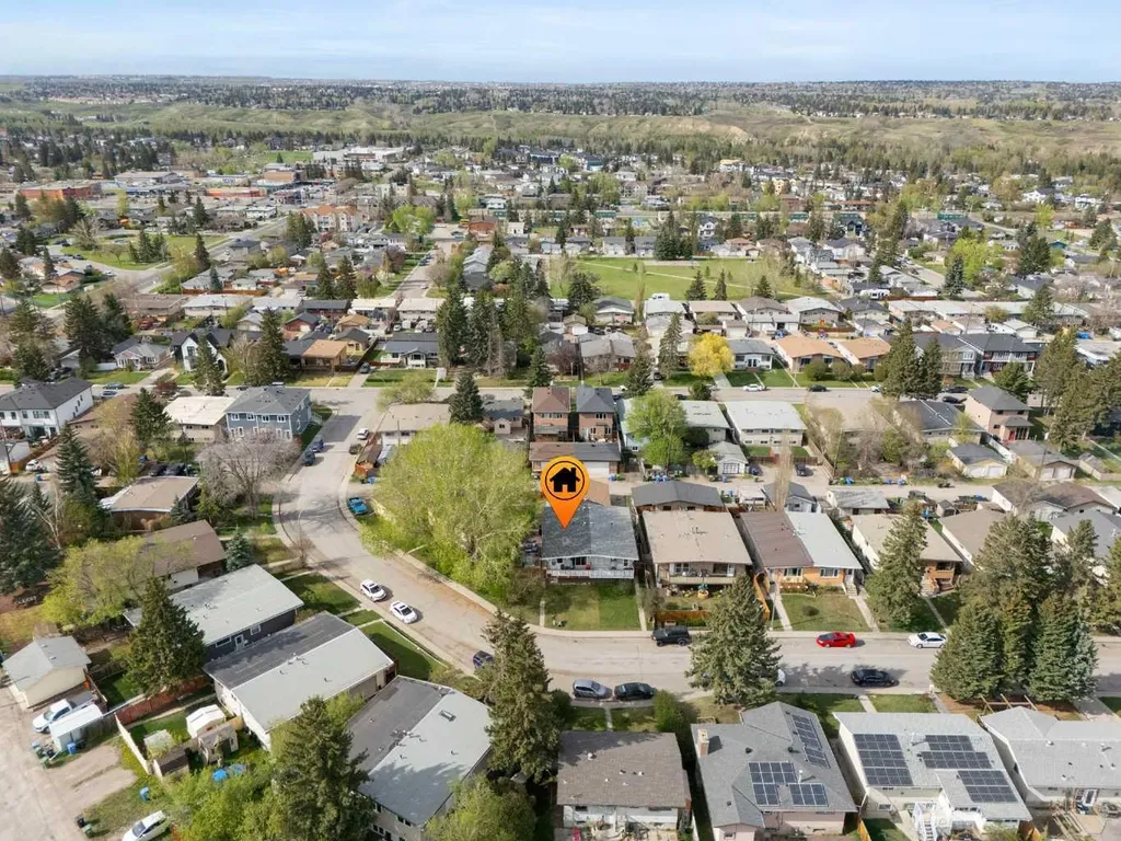 7612 35 Avenue NW Calgary AB T3B 1T5