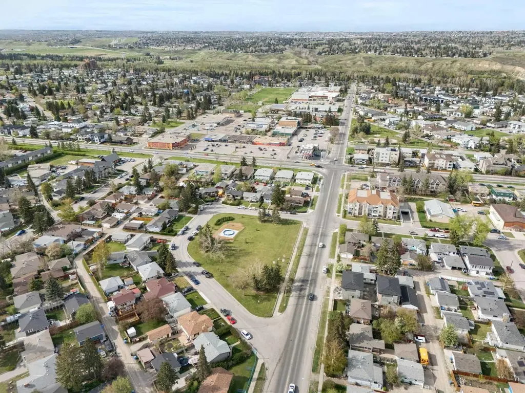 7612 35 Avenue NW Calgary AB T3B 1T5