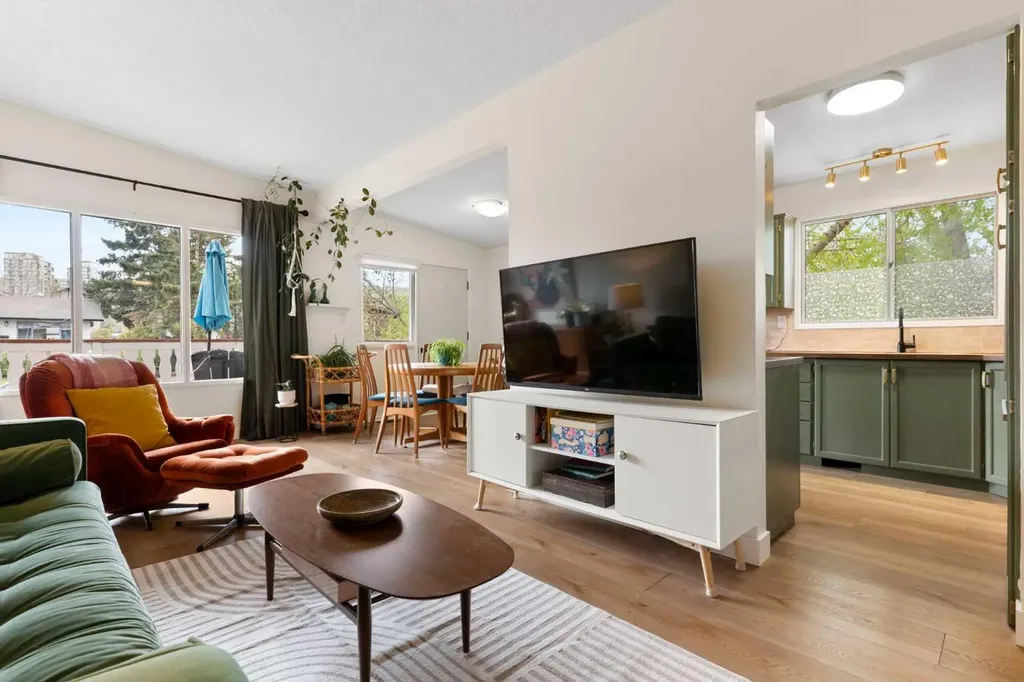 7612 35 Avenue NW Calgary AB T3B 1T5
