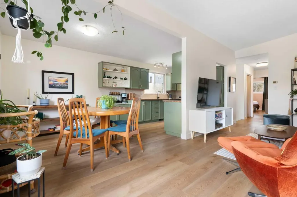 7612 35 Avenue NW Calgary AB T3B 1T5