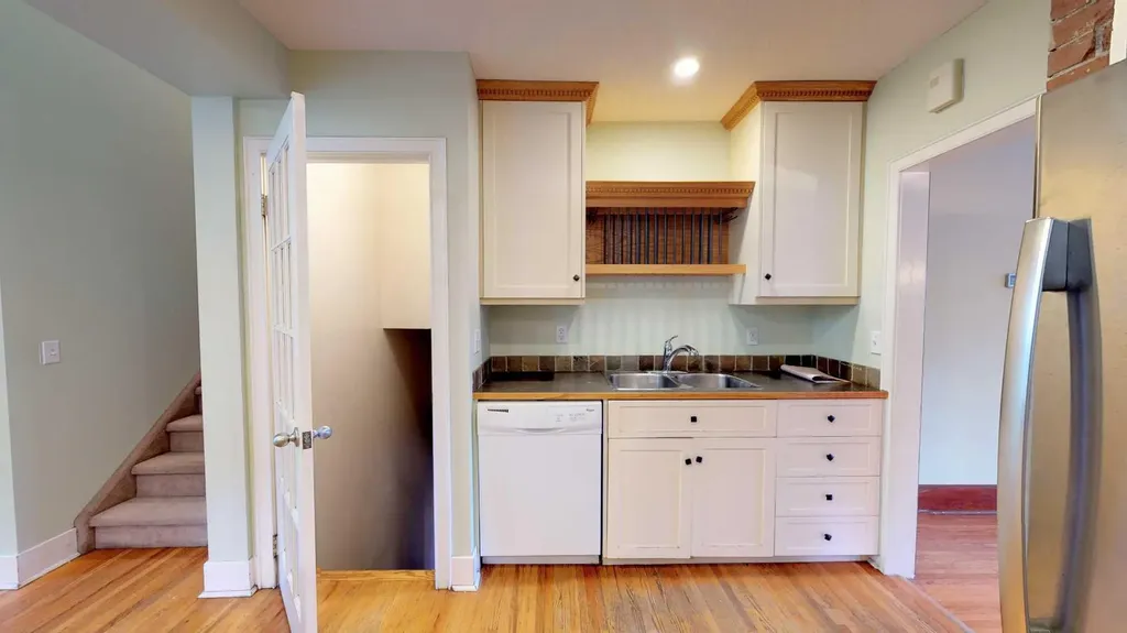 215 10 Avenue NE Calgary AB T2E 0X1