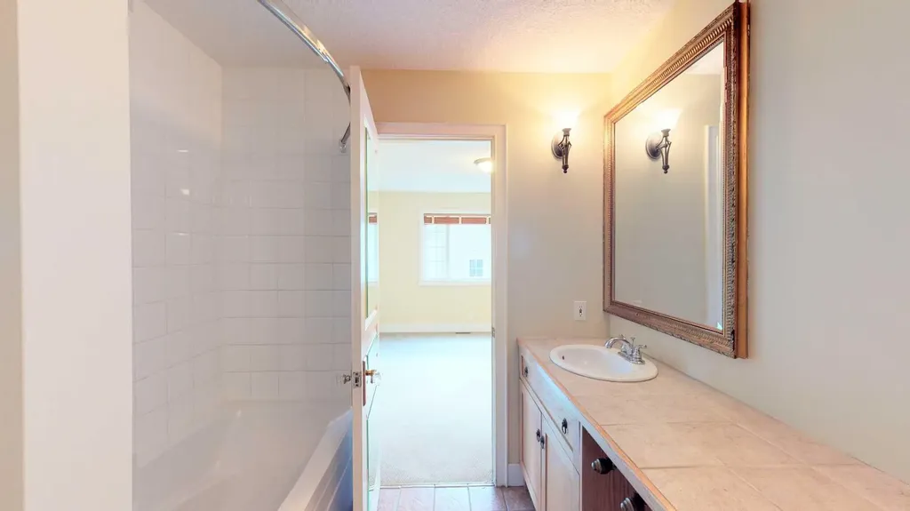 215 10 Avenue NE Calgary AB T2E 0X1