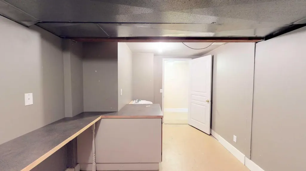 215 10 Avenue NE Calgary AB T2E 0X1