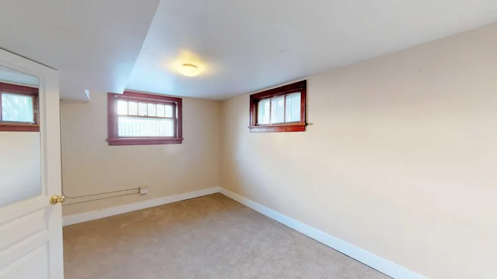 215 10 Avenue NE Calgary AB T2E 0X1