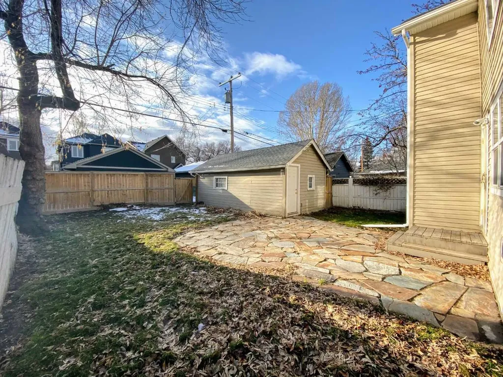 215 10 Avenue NE Calgary AB T2E 0X1