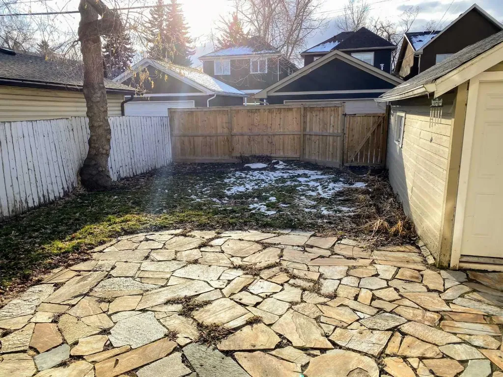 215 10 Avenue NE Calgary AB T2E 0X1
