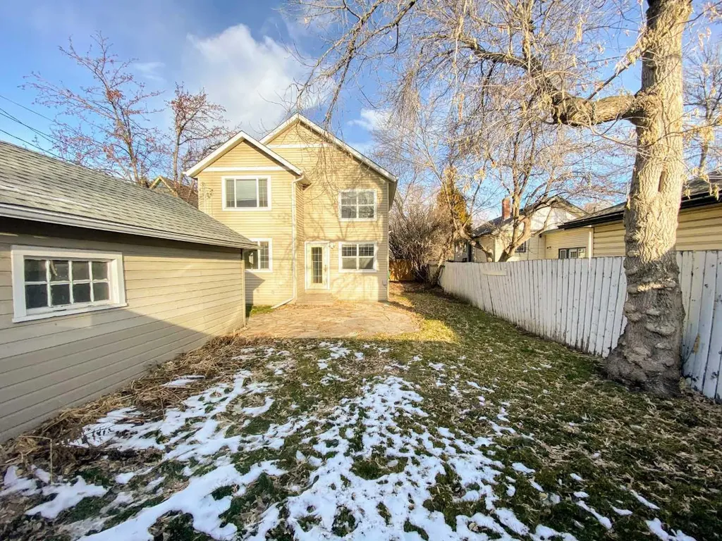 215 10 Avenue NE Calgary AB T2E 0X1