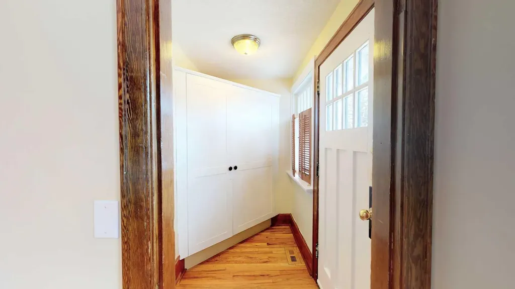 215 10 Avenue NE Calgary AB T2E 0X1