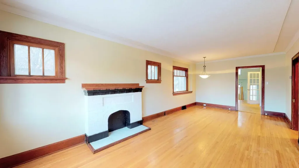 215 10 Avenue NE Calgary AB T2E 0X1
