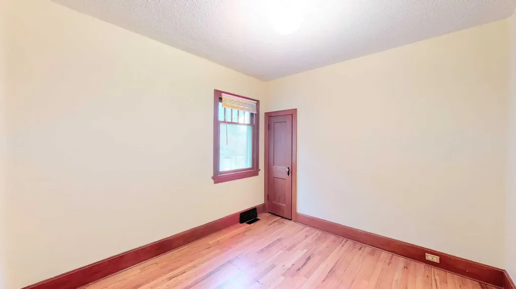 215 10 Avenue NE Calgary AB T2E 0X1