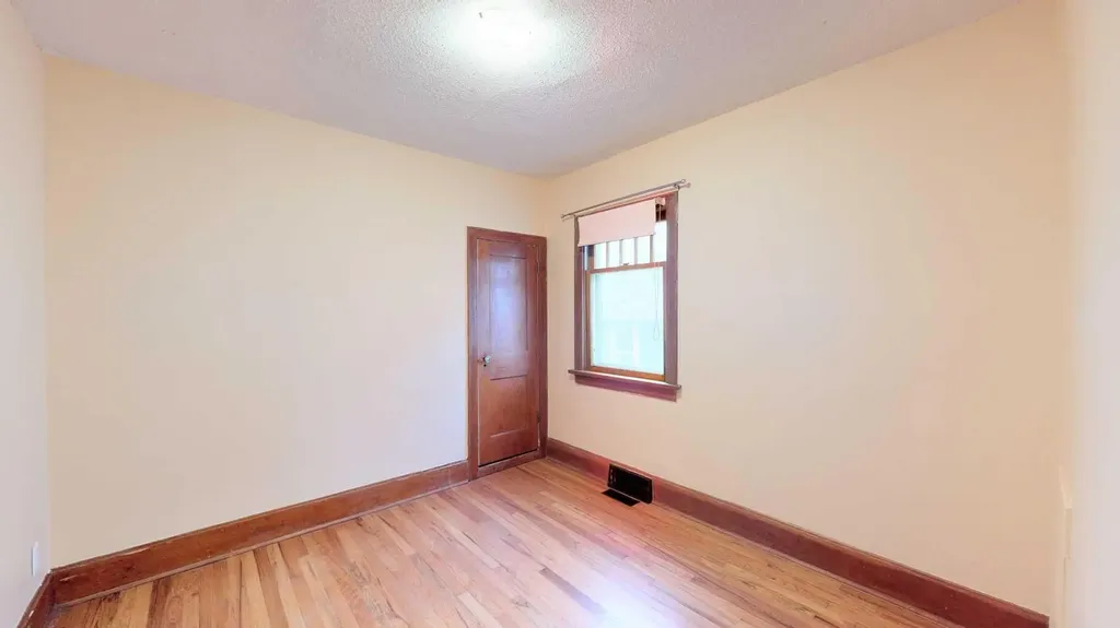 215 10 Avenue NE Calgary AB T2E 0X1