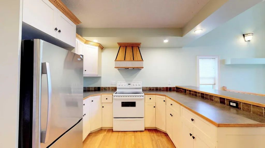 215 10 Avenue NE Calgary AB T2E 0X1