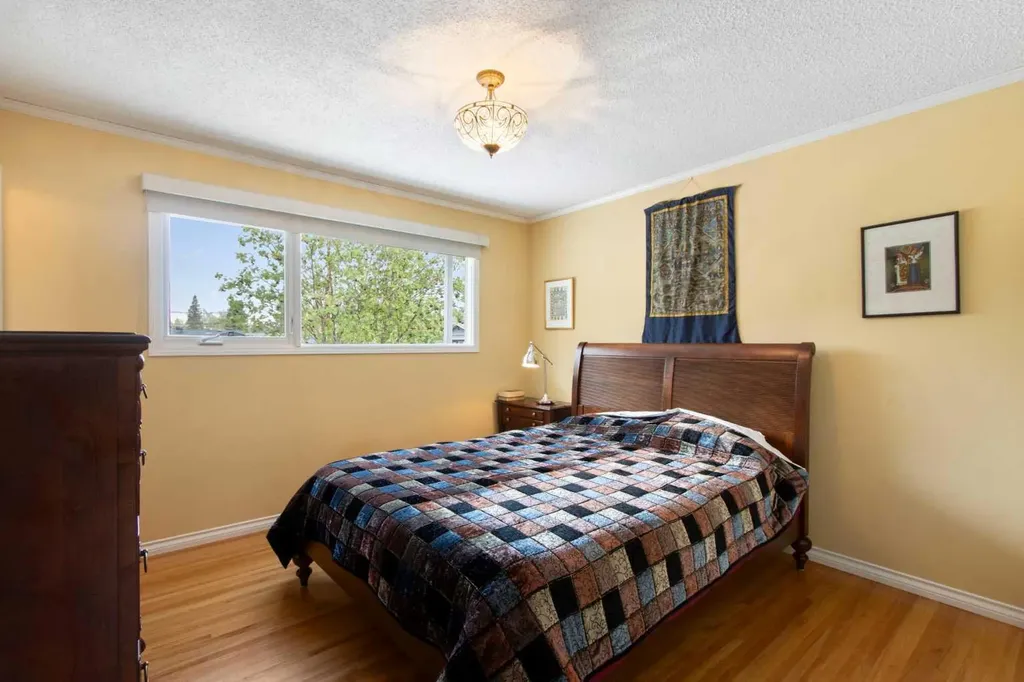10811 Maplecrest Road SE Calgary AB T2J1Y1