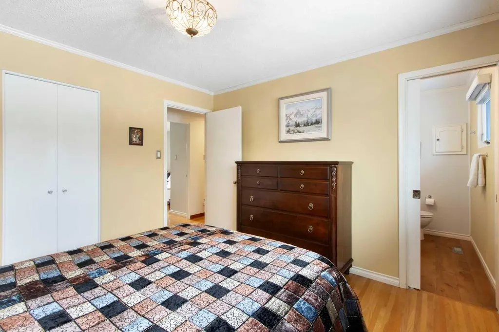 10811 Maplecrest Road SE Calgary AB T2J1Y1