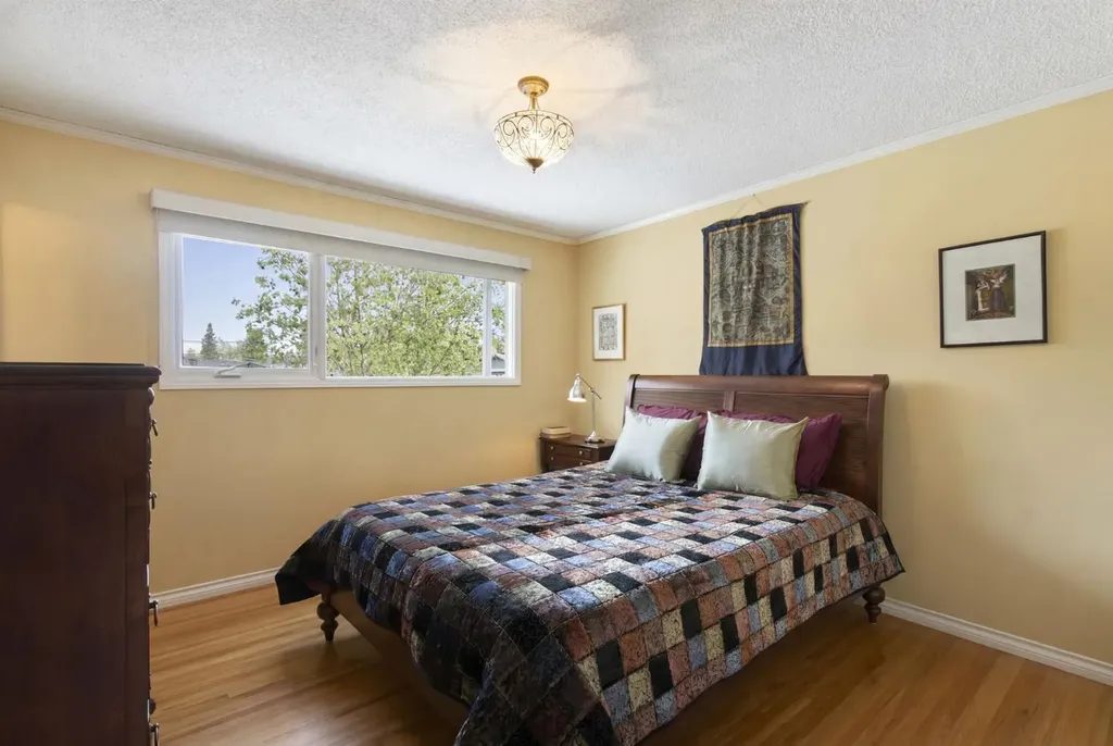 10811 Maplecrest Road SE Calgary AB T2J1Y1