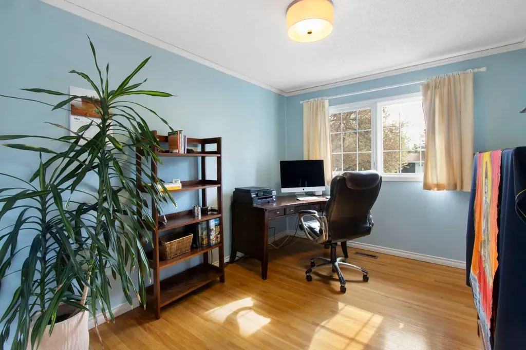 10811 Maplecrest Road SE Calgary AB T2J1Y1