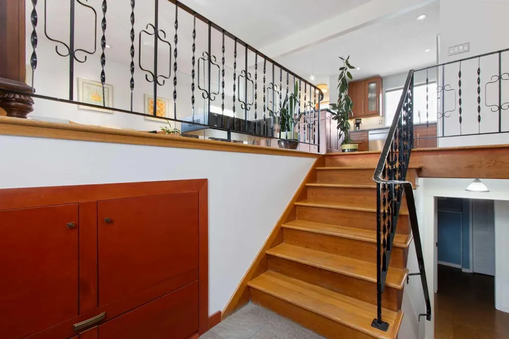 10811 Maplecrest Road SE Calgary AB T2J1Y1