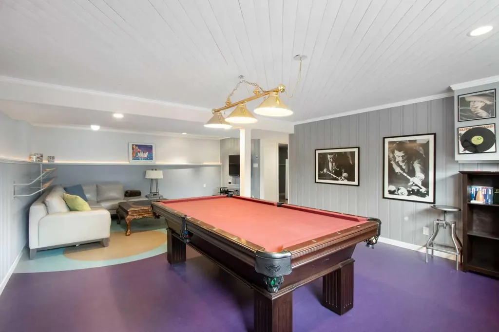 10811 Maplecrest Road SE Calgary AB T2J1Y1