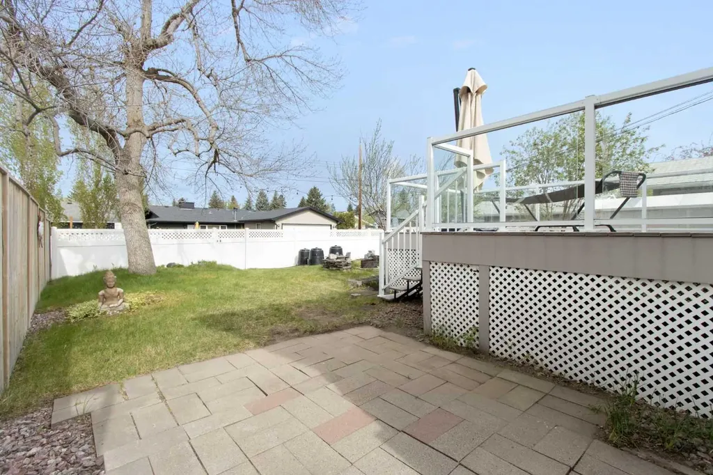 10811 Maplecrest Road SE Calgary AB T2J1Y1