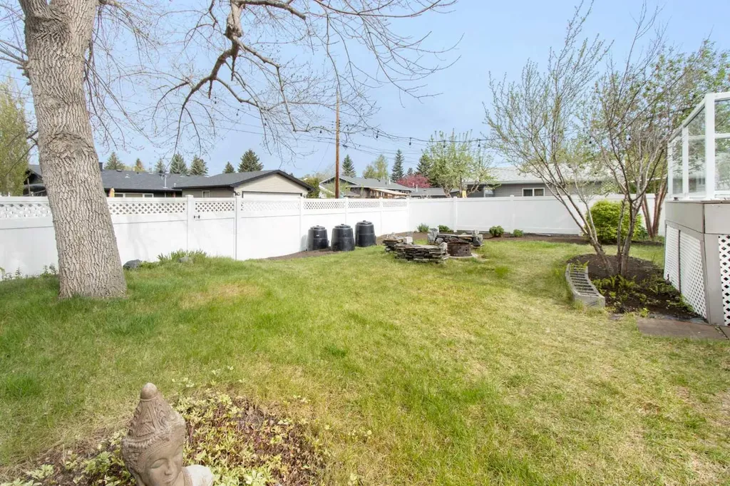 10811 Maplecrest Road SE Calgary AB T2J1Y1