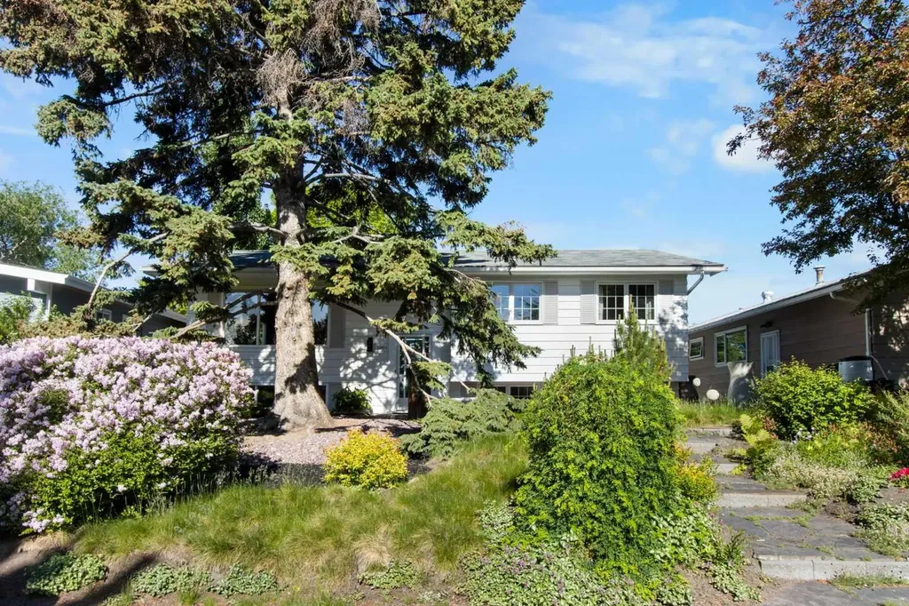10811 Maplecrest Road SE Calgary AB T2J1Y1