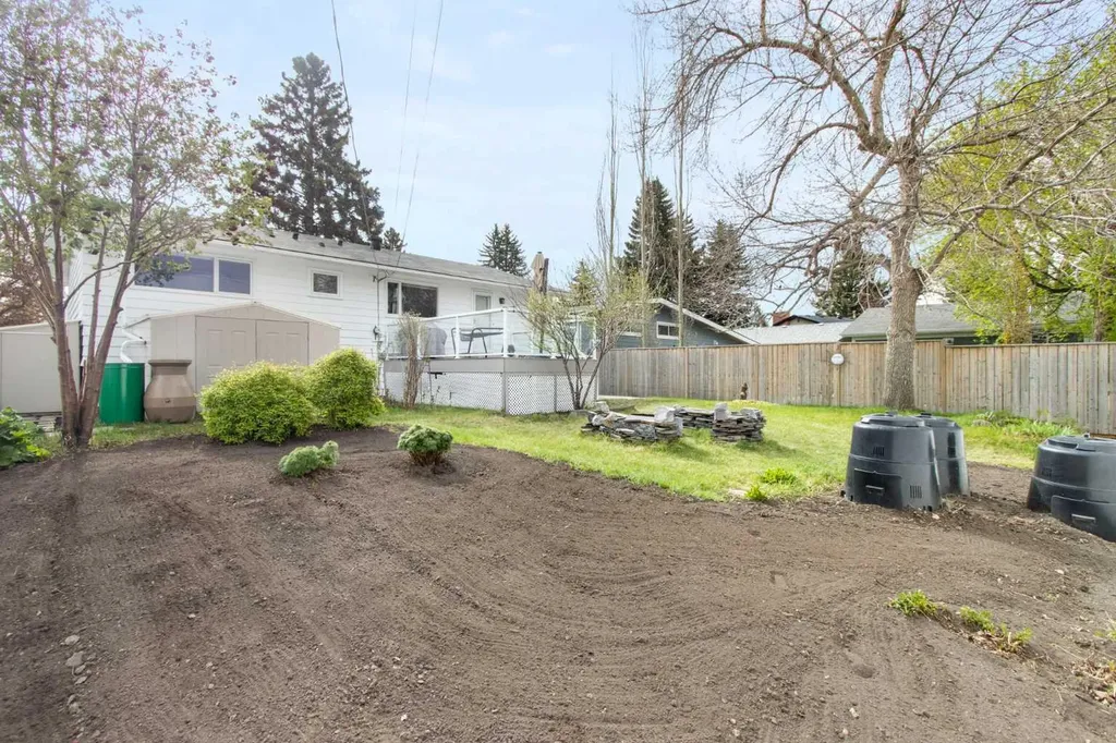 10811 Maplecrest Road SE Calgary AB T2J1Y1