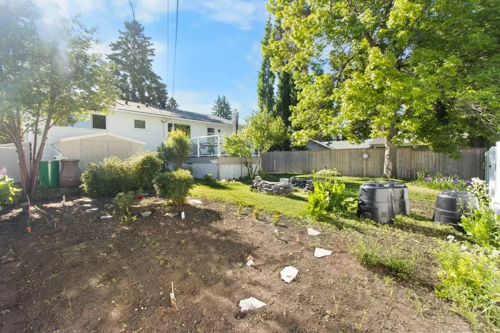10811 Maplecrest Road SE Calgary AB T2J1Y1