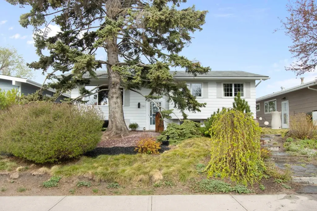10811 Maplecrest Road SE Calgary AB T2J1Y1