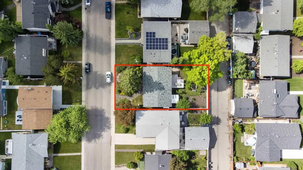 10811 Maplecrest Road SE Calgary AB T2J1Y1
