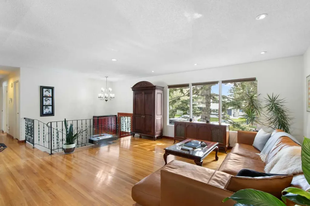 10811 Maplecrest Road SE Calgary AB T2J1Y1