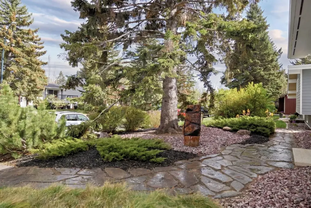 10811 Maplecrest Road SE Calgary AB T2J1Y1