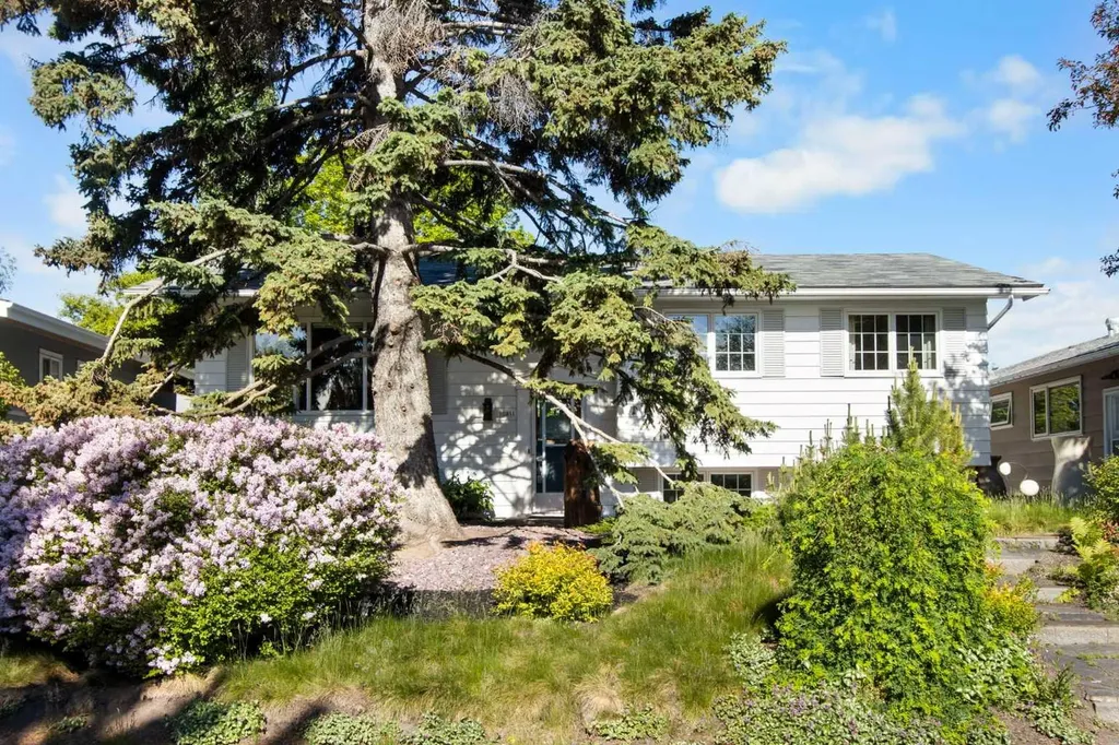 10811 Maplecrest Road SE Calgary AB T2J1Y1