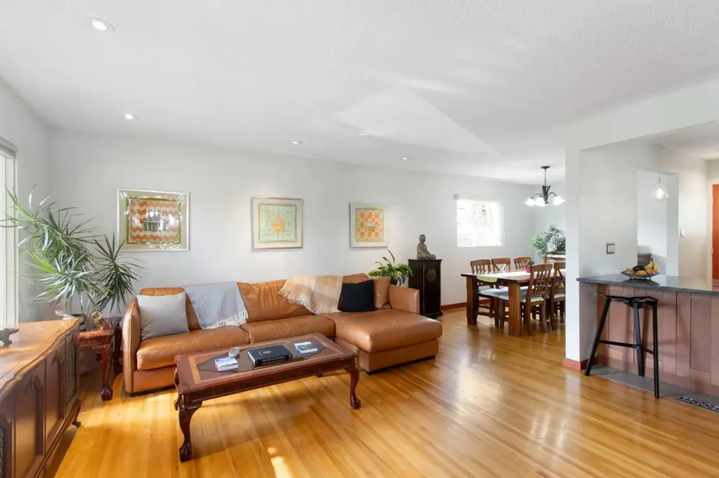 10811 Maplecrest Road SE Calgary AB T2J1Y1